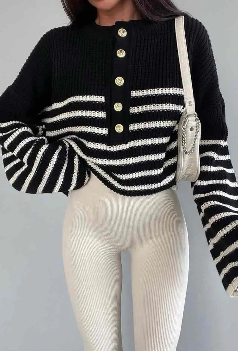 Gestreifter Pullover mit Knöpfen